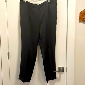 Banana Republic.Satin cropped ankle. pleat up the front.Side pockets.Size XL.